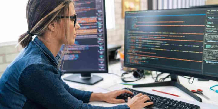 इस ट्रेंड को लेकर अलग-अलग राय भी सामने आ रही हैं. Sundar Pichai का मानना है कि इससे कोडिंग आसान और ज्यादा लोगों के लिए सुलभ बन रही है. वहीं Sridhar Vembu का कहना है कि कोडिंग को इतना सरल दिखाना सही नहीं है क्योंकि इसके पीछे की तकनीकी गहराई को समझना भी जरूरी होता है.