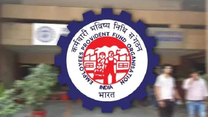 सरकार के अनुसार, 1 जनवरी 2025 से सेंट्रलाइज्ड पेंशन पेमेंट सिस्टम लागू किया जा चुका है. इसके जरिए देश भर के 70 लाख से ज्यादा पेंशनभोगियों को एक केंद्रीकृत सिस्टम से पेंशन दी जा रही है. इससे पेमेंट में देरी और गड़बड़ी की संभावना कम हुई है.