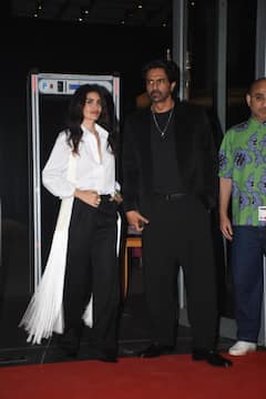 ईशान खट्टर ने भाभी मीरा कपूर संग रेड कार्पेट पर दिए जमकर पोज, अर्जुन रामपाल ने गर्लफ्रेंड संग लूटी लाइमलाइट