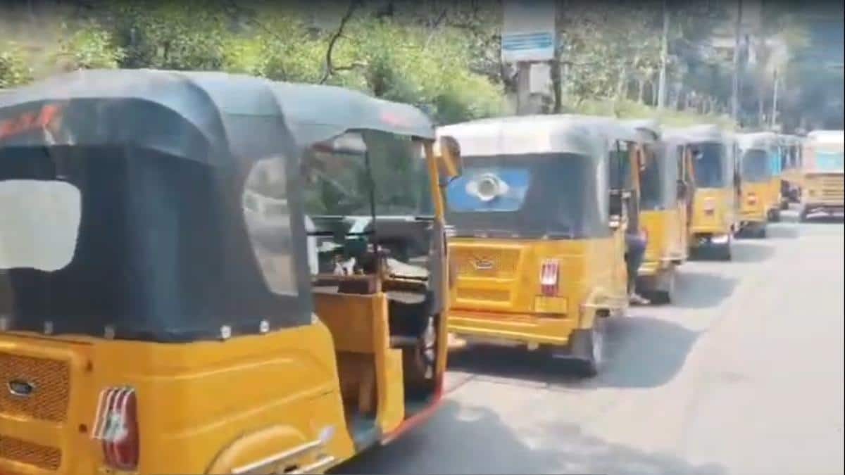 Fuel Crisis in Hyderabad: హైదరాబాద్‌లో పెట్రోల్, LPG కష్టాలు! బంకుల వద్ద నో స్టాక్ బోర్డులు.. ప్రజలకు సీపీ సజ్జనార్ కీలక సూచన