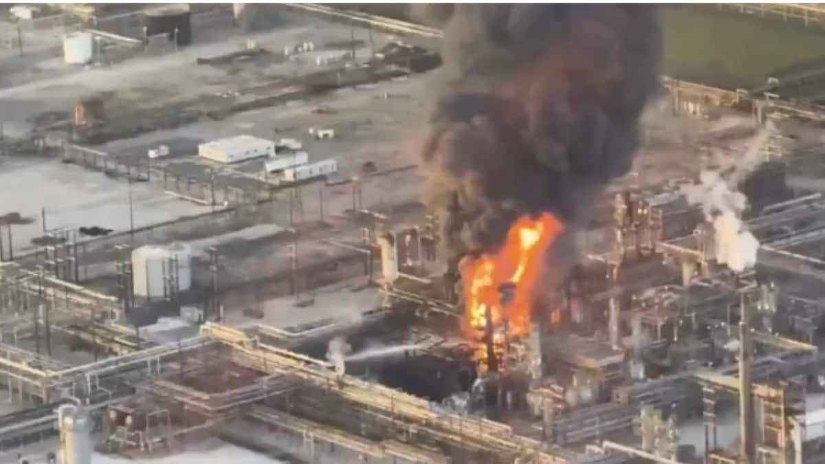 Massive Explosion Hits Texas Oil Refinery; Shutdown Ordered, Residents Told To Stay Indoors