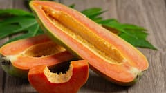 Glowing Skin Fruits: ચમકદાર ત્વચા માટે આ 5 ફળો ખાવા જોઈએ