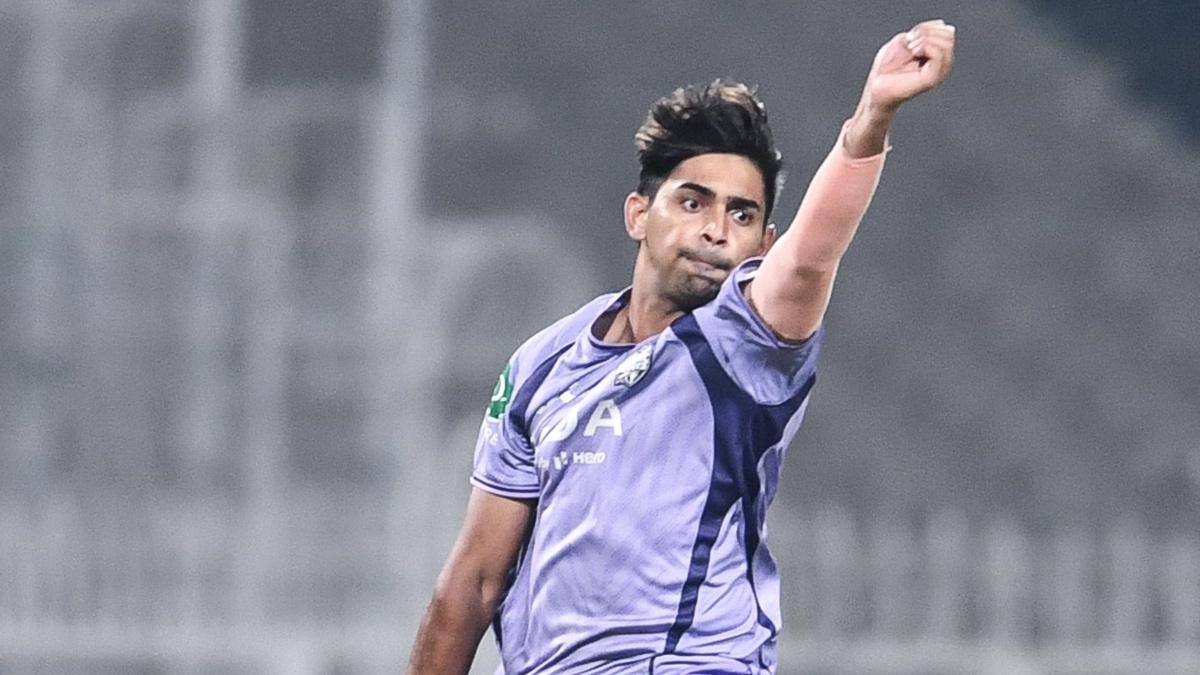 कार्तिक त्यागी ने एक ओवर में लिए तीन विकेट, आखिरी ओवर में रन आउट से हुआ मैच का फैसला