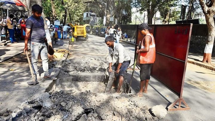 अब सरकार ने इसे सख्ती से रोक दिया है और साफ नियम बना दिए हैं कि कोई भी गैरजरूरी चार्ज नहीं लिया जा सकेगा. सड़क खुदाई को लेकर होने वाले विवाद भी अब कम होंगे. ‘डिग एंड रिस्टोर’ और ‘डिग एंड पे’ जैसे नियम लागू किए गए हैं.