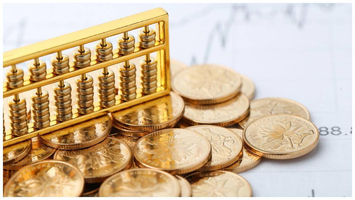 Gold Price: రికార్డు గరిష్టాల నుంచి భారీగా పడిపోతున్న బంగారు ధరలు; పెట్టుబడిదారులు తెలుసుకోవాల్సిన అసలు కారణాలేంటి?