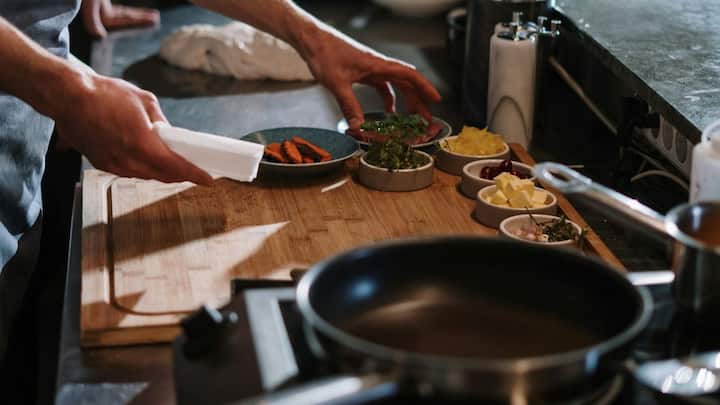 लंदन में भारतीय खाने की लोकप्रियता किसी परिचय की मोहताज नहीं है. इंडियन फूड दुनिया भर में एक स्थापित और भरोसेमंद ब्रांड बन चुका है. लोग इस नाम को सुनते ही एक खास स्वाद और गुणवत्ता की उम्मीद करते हैं.