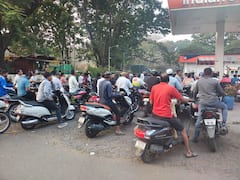 कोल्हापुरात पिण्याचा पाण्याचा शिमगा संपत नसताना आता गॅस सिलेंडर, पेट्रोल, डिझेलमुळे जीव सपशेल टांगणीला; पहाटेपासूनच अनेक पेट्रोल पंपावर रांगा, जिल्हा प्रशासनाच्या कागदी घोड्यांनी काहीच अंदाज येईना