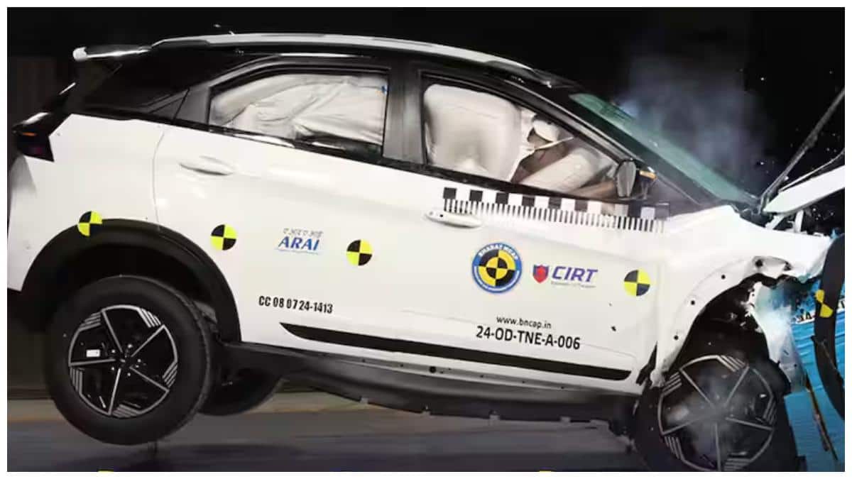 Affordable Safe Cars: குடும்பத்தோட Safe-ஆ போகணுமா.? வாங்கக்கூடிய விலை; உச்ச பாதுகாப்பு; எந்தெந்த கார்கள் தெரியுமா.?