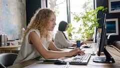 काम में तेजी से आगे बढ़ने वाले लोग अपनाते हैं ये साइलेंट रूल, जानिए सफलता का असली सीक्रेट