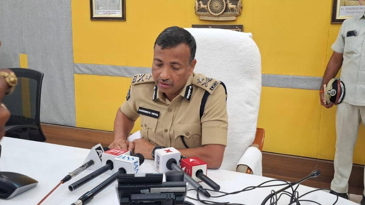 Vijayawada Crime News: ఉగ్రదాడిని తప్పించుకున్న బెజవాడ, ముగ్గురి అరెస్ట్ విచారణలో విస్తుపోయే అంశాలు: సర్వ శ్రేష్ఠ త్రిపాఠీ