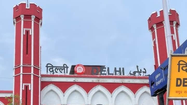 इस बदलाव का सबसे बड़ा फायदा उन यात्रियों को होगा जो भीड़भाड़ वाले बड़े स्टेशन से बचना चाहते हैं. मान लीजिए आपने नई दिल्ली से टिकट लिया है. लेकिन आप गाजियाबाद से ट्रेन पकड़ना चाहते हैं, तो अब यह संभव है. इससे समय भी बचेगा और यात्रा भी ज्यादा आरामदायक हो जाएगी.
