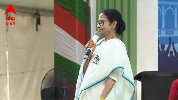আমরা আগেই ঘোষণা করেছিলাম এপ্রিলের ১ তারিখ থেকেই বাড়তি টাকা পাবেন আপনারা। বাড়তি টাকা মার্চের ১ তারিখ থেকেই পেয়েছেন তো?: মমতা বন্দ্যোপাধ্যায়