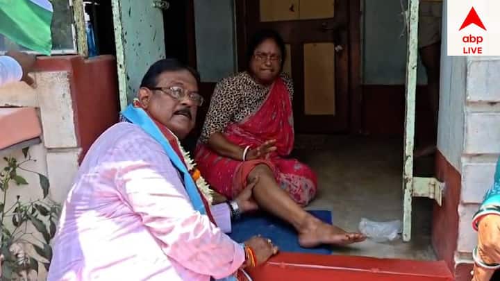 গোঘাটের TMC প্রার্থী নির্মল মাজি তো বিনে পয়সায় চিকিৎসাও করলেন স্থানীয়দের। ভাত খেলেন ভোটারের বাড়িতে।