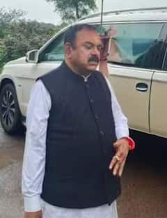 Ashok Kharat Case Nashik Crime News: अशोक खरात ज्या केबिनमध्ये महिलांचं लैंगिक शोषण करायचा, तिथे SIT चं पथक पोहोचलं; शटर उघडताच काय दिसलं?, PHOTO