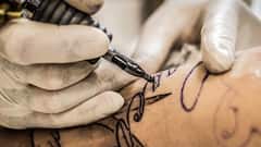 Medical Science News: রঙিন ট্যাটু করানোই কাল হল, গলা ফুলে ঢোল তরুণের, শেষে অস্ত্রোপচার করতে হল