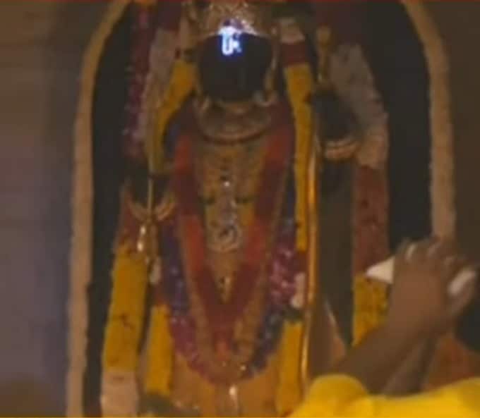 त्यानुसार, अयोध्येच्या राम मंदिरात आज सूर्यतिलक सोहळा हा मुख्य सोहळा पार पडतोय.