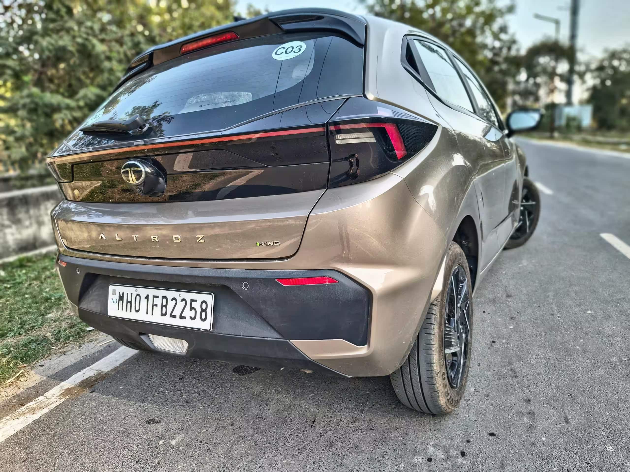 Tata Altroz iCNG Review: கார், எரிபொருள் ரெண்டுக்குமே ரொம்ப கம்மியான செலவுதான்; டாடா ஆல்ட்ரோஸ் iCNG எப்படி இருக்கு.?