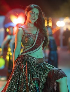 'अप्सरा' बनली 'मंजुळा'; धमाकेदार आयटम साँगमध्ये सोनाली कुलकर्णीचा दिलखेचक अंदाज, PHOTOs