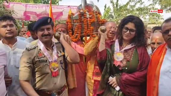 Mahoba: रामनवमी पर दिखी हिंदू-मुस्लिम एकता, मुस्लिम युवाओं ने शोभायात्रा पर बरसाए फूल