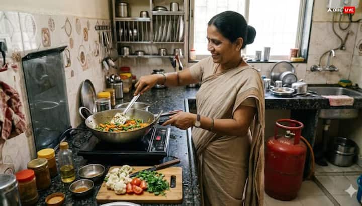 वास्तु शास्त्र के अनुसार इंडक्शन अग्नि तत्व से जुड़ा माना जाता है. इसलिए इसे सही जगह रखना बहुत महत्वपूर्ण है. इंडक्शन को कभी ईशान कोण में न रखें. ये देवी-देवताओं का स्थान होता है.