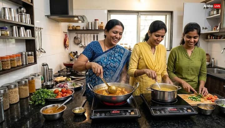 इंडक्शन पर खाना बनाते समय ध्यान रखें कि व्यक्ति का मुख पूर्ण की ओर हो. इंडक्शन को सिंक या पानी के स्रोत से दूर रखें. क्योंकि अग्नि (इंडक्शन) और जल (पानी) का टकराव वास्तु में अशुभ माना जाता है. इससे बरकत पर बुरा असर पड़ता है.