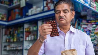 ஏப்ரல் 1 முதல் 1000க்கும் மேலான அத்தியாவசிய மருந்துகளின் விலை கடும் உயர்வு – மக்களுக்கு புதிய சுமை!