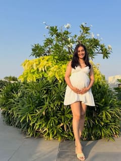 37 ਸਾਲ ਦੀ ਉਮਰ 'ਚ ਮਾਂ ਬਣੇਗੀ ਇਹ ਮਸ਼ਹੂਰ ਅਦਾਕਾਰਾ ,  ਸ਼ਾਰਟ ਡਰੈੱਸ 'ਚ ਬੇਬੀ ਬੰਪ ਕੀਤਾ ਫਲਾਂਟ