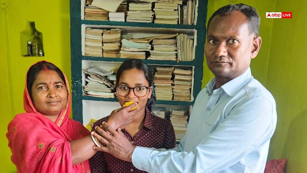 Bihar Board Result: बांका की पुष्पांजलि ने 10वीं में 98.4% अंकों के साथ किया बिहार टॉप, बताया क्या बनने का है सपना?