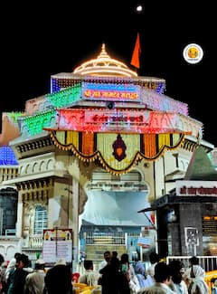 Chaitra Ekadashi 2026 : चैत्र एकादशीनिमित्त विठ्ठलाची षोडोशोपचारे महापूजा; मंदिराला आकर्षक फुलांची सजावट, पाहा PHOTO