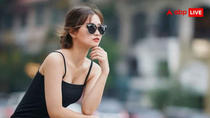 క్యాట్ ఐ ఫ్రేమ్స్ ఎప్పుడూ ఫ్యాషన్లో ఉంటాయి. ఓవల్ ముఖాలకు చాలా బాగుంటాయి. ఇవి కళ్ళు, చెంపలను హైలైట్ చేస్తాయి. ముఖానికి కొంచెం లిఫ్టెడ్ లుక్ ఇస్తాయి. రెట్రో స్టైల్ అందిస్తాయి. మీరు సొగసైన, కొంచెం వింటేజ్ లుక్ కోరుకుంటే.. ఇది ఉత్తమ ఎంపిక.