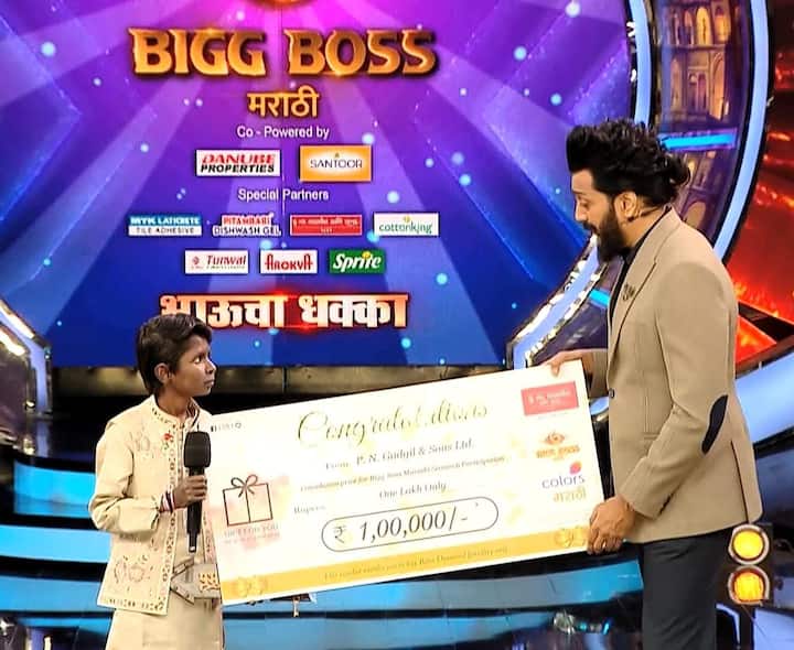 प्रभू शेळकेचं एव्हिक्शन झालं आहे. त्यामुळे काटा ग्रुपसाठी हा मोठा धक्का आहे. top 10 मध्ये प्रभू पोहोचलेला, त्यामुळे त्याला 1 लाख रुपयांचा चेक रितेश भाऊंनी दिला.