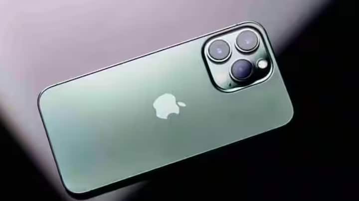 ਹੁਣ ਤੱਕ, ਐਪਲ ਰਿਟੇਲਰਸ ਨੂੰ ਡਿਮਾਂਡ ਜਨਰੇਸ਼ਨ ਸਪੋਰਟ (DG) ਸਪੋਰਟ ਦਿੰਦਾ ਸੀ। ਇਹ ਇੱਕ ਬੈਕ-ਐਂਡ ਇੰਸੈਂਟਿਵ ਸੀ ਜਿਸ ਨਾਲ ਰਿਟੇਲਰਾਂ ਨੂੰ ਗਾਹਕਾਂ ਨੂੰ ਬਿਹਤਰ ਛੋਟਾਂ ਦੀ ਪੇਸ਼ਕਸ਼ ਕਰਨ ਦੀ ਆਗਿਆ ਮਿਲਦੀ ਸੀ। ਇਸ ਨਾਲ ਆਈਫੋਨ ਦੀਆਂ ਕੀਮਤਾਂ ਕਾਗਜ਼ 'ਤੇ ਉਹੀ ਰਹਿਣ ਦੀ ਆਗਿਆ ਮਿਲੀ, ਪਰ ਗਾਹਕ ਉਨ੍ਹਾਂ ਨੂੰ ਘੱਟ ਕੀਮਤ 'ਤੇ ਖਰੀਦਣ ਦੇ ਯੋਗ ਸਨ।