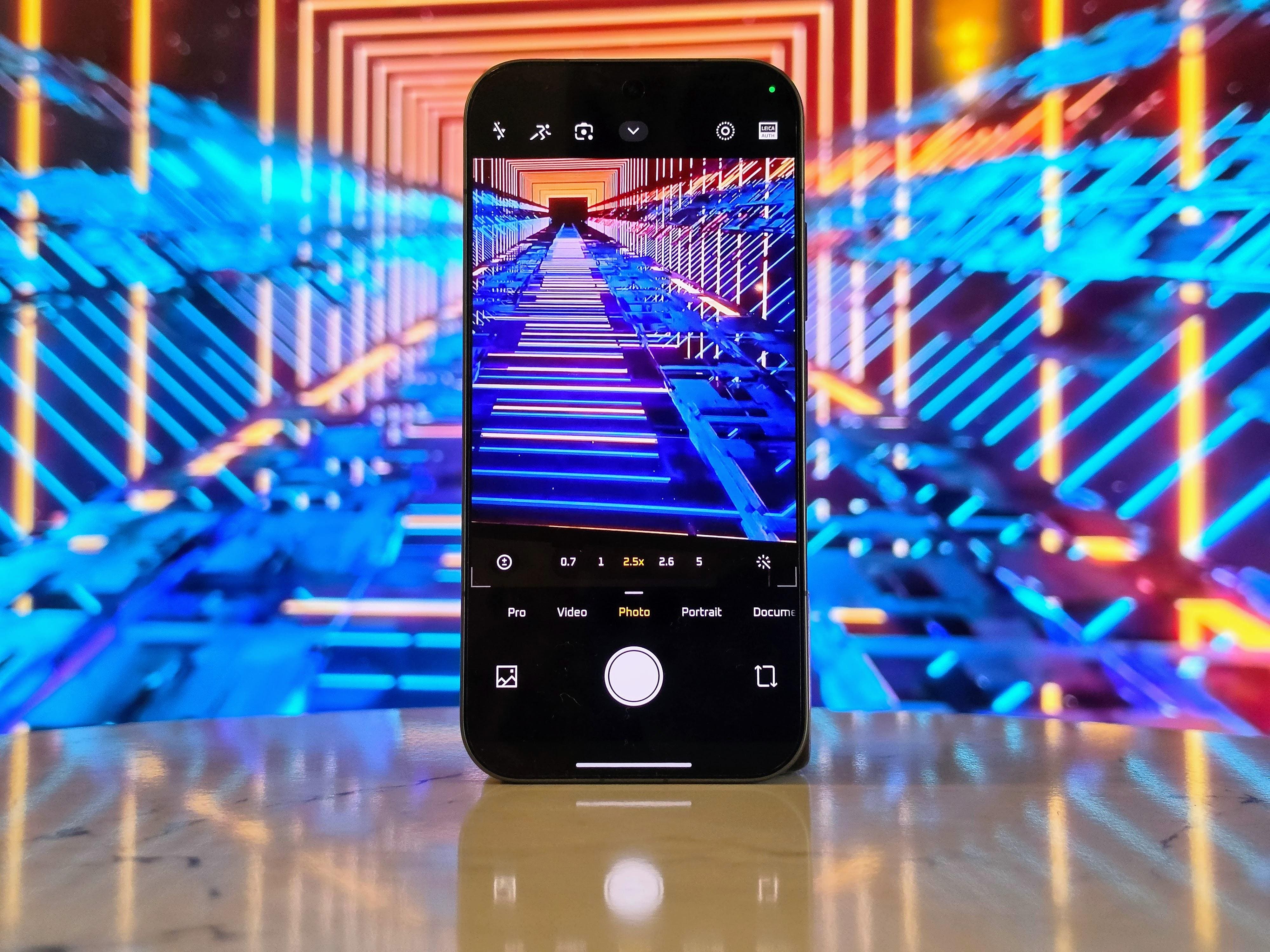 Xiaomi 17 Review: Making 'Compact' Great Again, With A Better-Than-Pro Battery To Boot