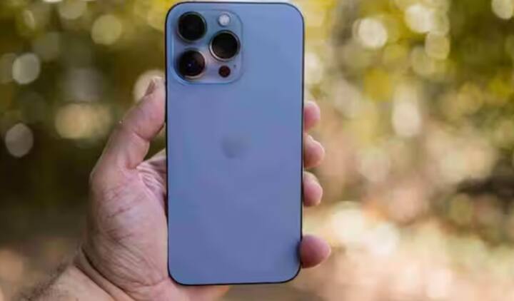 ਇਹ ਬਦਲਾਅ ਸਿਰਫ਼ APPLE ਤੱਕ ਹੀ ਸੀਮਿਤ ਨਹੀਂ ਹੈ। ਸਮਾਰਟਫੋਨ ਇਂਡਸਟਰੀ ਵਿੱਚ ਕੀਮਤਾਂ ਵੱਧ ਰਹੀਆਂ ਹਨ। Samsung, Xiaomi, Vivo ਅਤੇ Realme ਕੰਪਨੀਆਂ ਵੀ ਆਪਣੇ ਉਤਪਾਦਾਂ ਦੀਆਂ ਕੀਮਤਾਂ ਵਧਾ ਰਹੀਆਂ ਹਨ।
