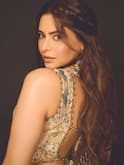 Aamna Sharif PHOTO: ટ્રેડિશનલ લુકમાં ગોર્જિયસ લાગી આમના શરીફ, કેમેરા સામે આપ્યા હટકે પોઝ