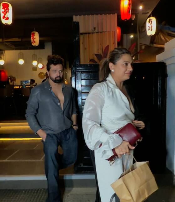 Himesh Reshammiya spotted with wife Sonia Kapoor, musician's wife seen in glamorous style