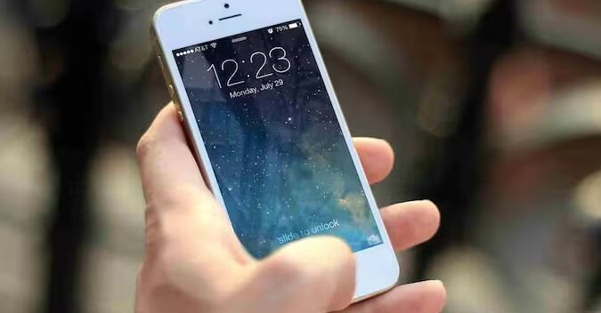 Apple એ તાજેતરમાં કેશબેક ઓફરમાં પણ નોંધપાત્ર ઘટાડો કર્યો છે. અગાઉ, હજારો રૂપિયા સુધીના ફાયદાઓમાં હવે નોંધપાત્ર ઘટાડો કરવામાં આવ્યો છે. આ પહેલાથી જ નવા iPhone મોડલોની કિંમતને અસર કરી રહ્યું હતું. હવે, DG સપોર્ટના અંત સાથે જૂના મોડલો પણ વધુ મોંઘા બનશે, જેના કારણે બજેટ ફોન ખરીદવાનું વધુ મુશ્કેલ બનશે.