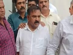 Ashok Kharat Case Nashik Crime News: अशोक खरातने केबिनमध्ये ज्या महिलेचं लैंगिक शोषण केलं, त्या पीडितेला घेऊन SIT चं पथक ऑफिसमध्ये पोहोचलं, नेमकं काय घडलं?, PHOTO