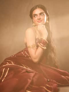 स्ट्रैपलेस ब्लाउज में दिव्यांका त्रिपाठी की ऑनस्क्रीन बेटी का हद से ज्यादा ग्लैमरस अंदाज, फैंस बोले- कितनी बड़ी हो गई है