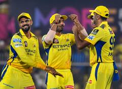 RR vs CSK सामन्यात 3 खेळाडूंचा डेब्यू, पण 14.20 कोटींचा महागडा खेळाडू बाकावर