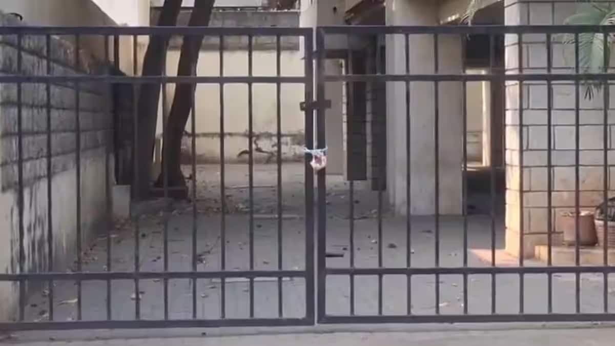 ஜெயலலிதா இல்லத்துக்கு திடீர் சீல் வைப்பு; அதிகாரிகள் அதிரடி நடவடிக்கை - காரணம் என்ன?