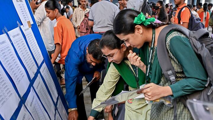 वही पहले जहां कोटा में पढ़ाई और रहने का खर्चा से 5 लाख रुपये सालाना तक पहुंच जाता था. वहीं अब इसमें काफी कमी आई है. दरअसल कोचिंग फीस घटने के साथ-साथ हॉस्टल और पीजी का खर्च भी कम हुआ है. ऐसे में स्कॉलरशिप मिलने पर छात्रों का कुल खर्च और भी कम हो सकता है.