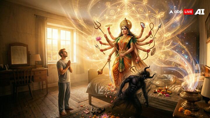 हनुमान चालीसा के बाद हम दुर्गा सप्तशती पाठ की ओर बढ़ते हैं. शास्त्रों मं काले जादू को एक शक्तिशाली आक्रमण बताया गया है और इससे निपटना काफी मुश्किल है, लेकिन आप दुर्गा माता की तरह अपने दुश्मनों पर जीत हासिल कर सकते हैं, जिन्होंने महिषासुर और अन्य राक्षसों का अंत किया था. ये पाठ हमारी सुरक्षा के लिए हैं और इन पवित्र ग्रंथों का हमें जरूर पढ़ना चाहिए.