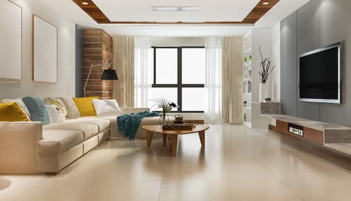 નવું ઘર બનાવતી વખતે કે ખરીદતી વખતે, હંમેશા ખાતરી કરો કે મુખ્ય પ્રવેશદ્વાર ઉત્તર, પૂર્વ અથવા ઉત્તર-પૂર્વ (ઈશાન) તરફ હોય. શાસ્ત્રમાં આ દિશાને શુભ માનવામાં આવે છે. દરવાજો અંદરની તરફ ખુલવો જોઈએ, અને પ્રવેશદ્વાર સીડી કે દરવાજા તરફ ન હોવો જોઈએ, કારણ કે આ મુશ્કેલીઓનું કારણ બની શકે છે.