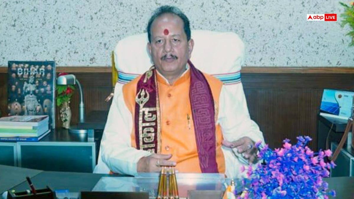 Patna News: राजस्व कर्मियों की हड़ताल पर विजय सिन्हा का एक्शन, कुछ ही घंटे में वापस लौटे 30 कर्मी