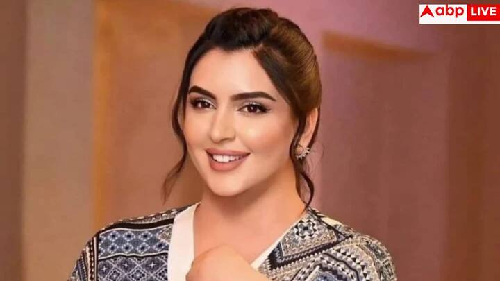 उन्होंने अपने जीवन के नए सफर को अपनाते हुए एक परफ्यूम ब्रांड लॉन्च किया और सिंगल मदर के रूप में आगे बढ़ीं. हाल ही में उनकी सगाई की खबर ने भी उन्हें चर्चा में बनाए रखा.