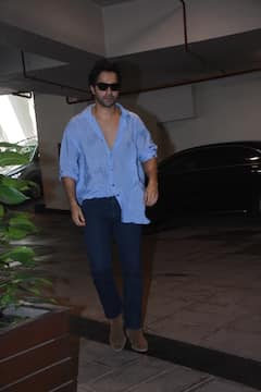 करीना-करिश्मा से वरुण धवन तक, मनीष मल्होत्रा की मां की तेरहवीं में पहुंचे बॉलीवुड के ये सितारे