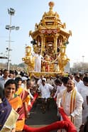 Tirumala : బంగారు రథంపై శ్రీ మలయప్పస్వామి! గోవింద నామస్మరణతో మారుమోగిన మాడ వీధులు!