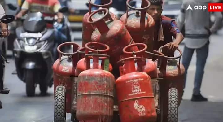 સરકારે સલાહ આપી છે કે LPG બુકિંગ હંમેશા સત્તાવાર વેબસાઇટ્સ અથવા એપ્લિકેશન્સ દ્વારા જ કરવું જોઈએ. અજાણી લિંક્સ, APK ફાઇલો અને QR કોડ્સથી દૂર રહો. ક્યારેય OTP, PIN નંબર અને બેંક વિગતો શેર કરશો નહીં. કટોકટી સર્જવાનો દાવો કરતા સંદેશાઓ પર વિશ્વાસ કરશો નહીં. આવા કૌભાંડો લાંબા સમયથી ચાલી રહ્યા છે.