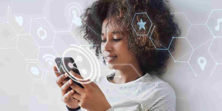रिपोर्ट में यह भी बताया गया है कि 2025 के दौरान पूरे देश में 5G डेटा ट्रैफिक में जबरदस्त उछाल देखने को मिला. सालाना आधार पर इसमें लगभग 70 प्रतिशत की बढ़ोतरी दर्ज की गई और यह आंकड़ा बढ़कर 12.9 एक्साबाइट तक पहुंच गया. इसी के साथ अब कुल मोबाइल ब्रॉडबैंड ट्रैफिक में 5G की हिस्सेदारी करीब 47 प्रतिशत हो गई है जो इसके तेजी से फैलते प्रभाव को दर्शाता है.